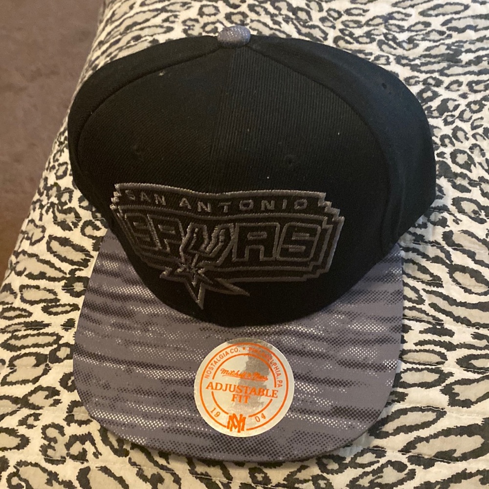 Brand new Mitchell & Ness Spurs cap